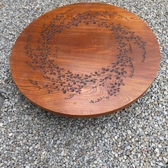 座卓一枚板テーブル。以前、仏間で使用していました。非常に重たいですが価値のあるものと聞いています。の画像