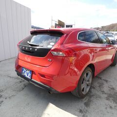 ■917★ボルボ　V40　T4(平成25年)★Pスタ ★スマキー★ HID★ オートライト★ クルコン★ Bluetooth★ Bカメ★ レザーシート★ Pシート★自社ローン★金利無し★通過率９０％★車体だけ販売できる★来店不要で買える★リモート商談できる★神奈川県厚木市発★業者なので安心★カスタムも車検もできます★の画像