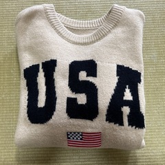 おしゃれで洗練されたUSA柄セーターの画像
