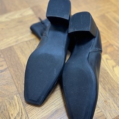 大人っぽい黒いブーツの画像