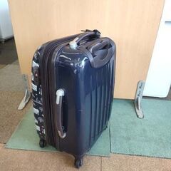 キャリーケース 魔女の宅急便 40L カギ付き ボストンバック 高さ53㎝ ネイビー TSAロック 4輪 キャリーバッグ スーツケース 旅行カバン スタジオジブリ コリコの街並み 札幌 北20条店の画像