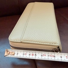 淡い緑色の革財布の画像