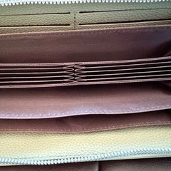 淡い緑色の革財布の画像