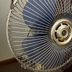 【決まりました】
レトロな扇風機の画像