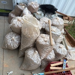 砂利　バラス　土　庭　ガーデニングの画像