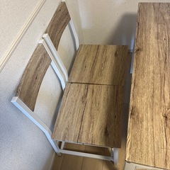 4人掛けダイニングテーブルの画像