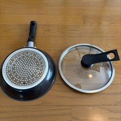 KAIの20cmフライパンとサーモスの蓋とセットです。の画像