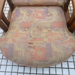 天然木肘掛け、回転、リクライニング座椅子 2脚セットの画像