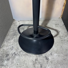 カウンターチェア　小さなやぶれ、キズありの画像