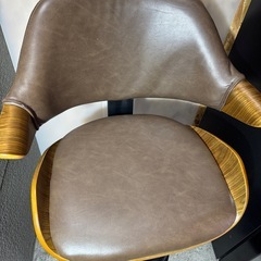 カウンターチェア　小さなやぶれ、キズありの画像