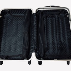 ブラック立体ストライプデザインキャリーケースの画像