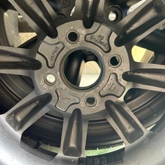 ブラックレーシングタイヤホイールの画像