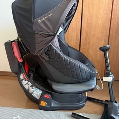 combi チャイルドシートの画像