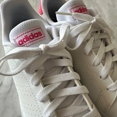 【23.5cm】adidas ホワイト/ピンク スニーカーの画像