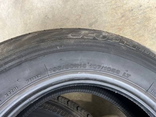 ハイエース　タイヤ　４本セット　195/80R15