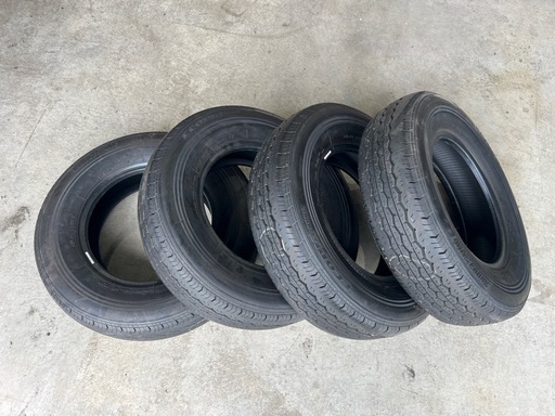 ハイエース　タイヤ　４本セット　195/80R15
