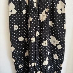 花柄ブラウスとスカートのセットの画像