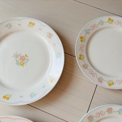 皿　花柄　セットの画像