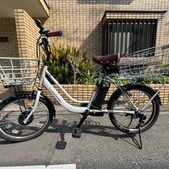 丸石サイクル   ビューピッコリーノ 電動アシスト自転車 ASWL20KDR　後ろバケット付きの画像