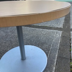 カフェテーブルの画像