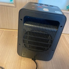 小型ヒーター　セラミックファンヒーターの画像