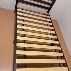 ベッドフレームの画像