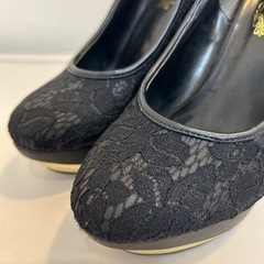 黒レースパンプス ハイヒールの画像