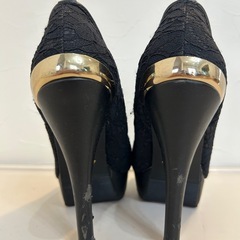 黒レースパンプス ハイヒールの画像