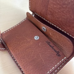 本革レザー　 二つ折り財布　の画像