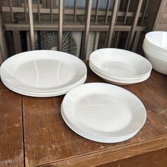 美品！お得!IKEA白い食器セット！！の画像