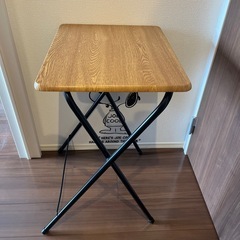 折り畳みテーブルの画像