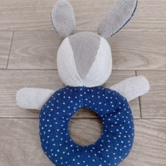 美品　IKEA　ウサギ　
ガラガラ　ラトルの画像