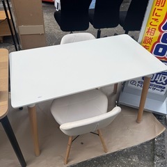 ダイニングテーブル　ダイニングチェア　3点セットの画像