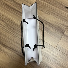 シャネルの紙袋の画像