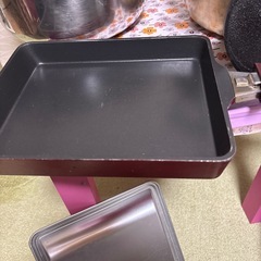 両手鍋とフライパンの画像