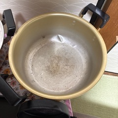 両手鍋とフライパンの画像