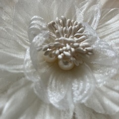 ホワイトコサージュ　パール　レースの画像