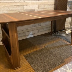 ダイニングテーブルの画像