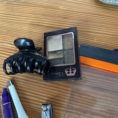 ネイル用、目用のメイク、ペン、熱測りの画像