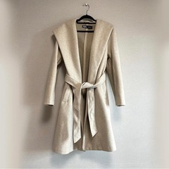 ZARAのフーデッドコートの画像
