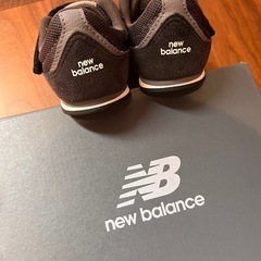 ニューバランス 黒 16cmの画像