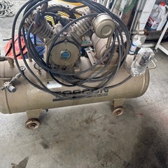 東芝製エアコンプレッサの画像