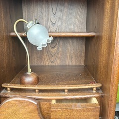 アンティークドレッサーの画像