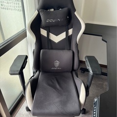 電動昇降式デスク&ゲーミングチェアの画像