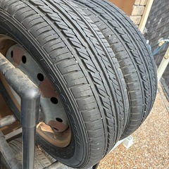 古いタイヤとラック
の画像