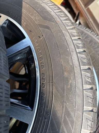 YOKOHAMA スタッドレスタイヤ　185/60R15