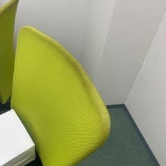 【12,000円】デスク1台＋チェア4脚セット｜ライムグリーン｜会議・自習室に｜格安の画像