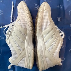 スニーカー⭐️瞬足　白23.0cmEEの画像