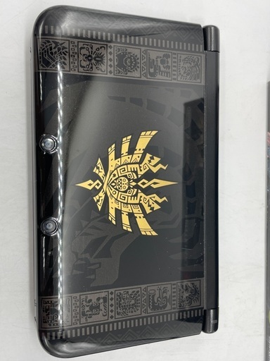 【トレファク足立扇店】Nintendo 3DS LL RED-001 ﾓﾝｽﾀｰﾊﾝﾀｰ4 ｽﾍﾟｼｬﾙﾊﾟｯｸ（ｺﾞｱ･ﾏｶﾞﾗﾌﾞﾗｯｸ）付属品完備