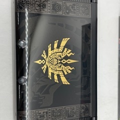 【トレファク足立扇店】Nintendo 3DS LL RED-001 ﾓﾝｽﾀｰﾊﾝﾀｰ4 ｽﾍﾟｼｬﾙﾊﾟｯｸ（ｺﾞｱ･ﾏｶﾞﾗﾌﾞﾗｯｸ）付属品完備の画像